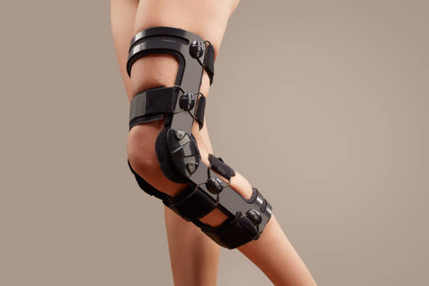 Knee brace for ACL injury treatment