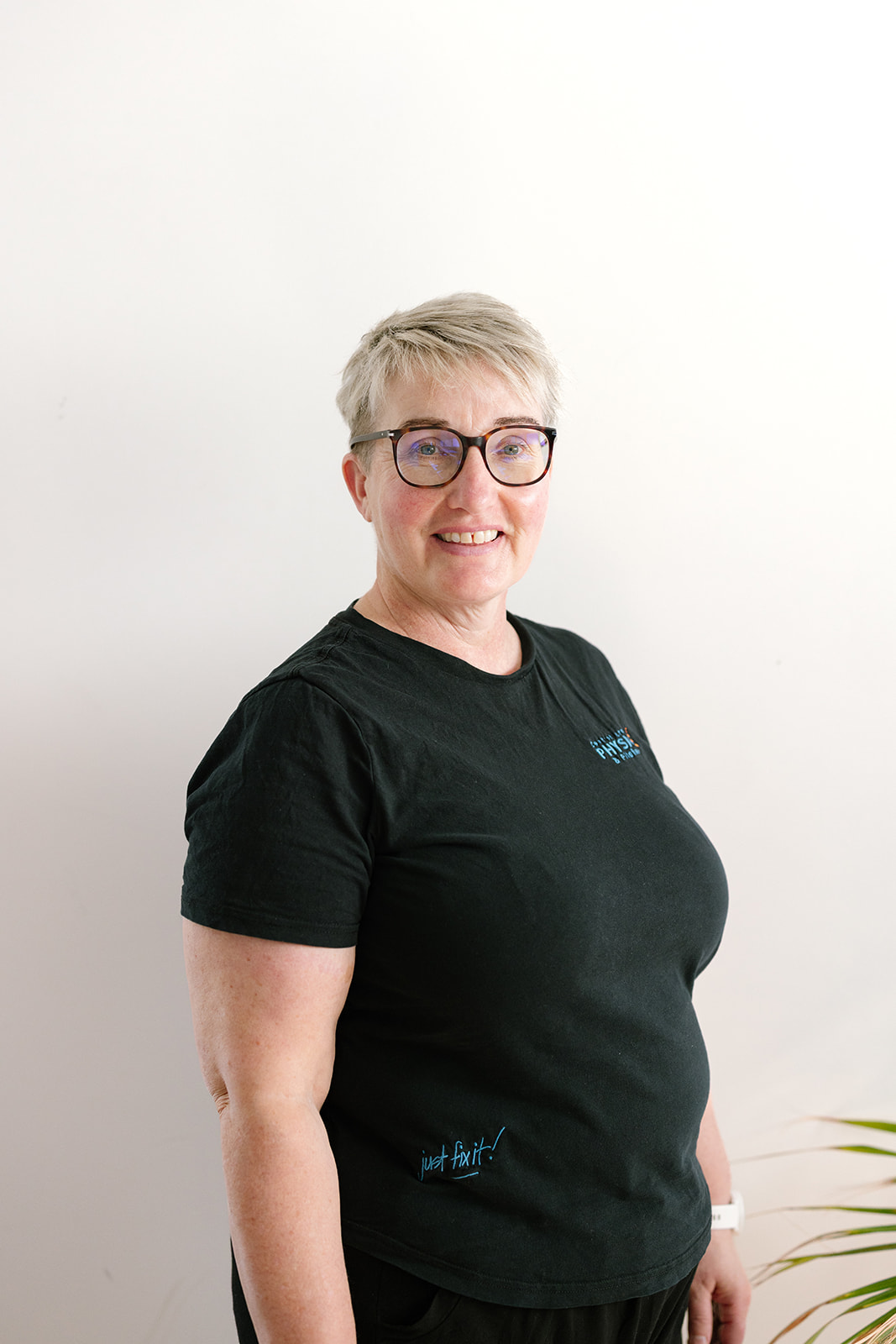 Sara Lister, Physiotherapist, Hand Therapist, Acupuncturist